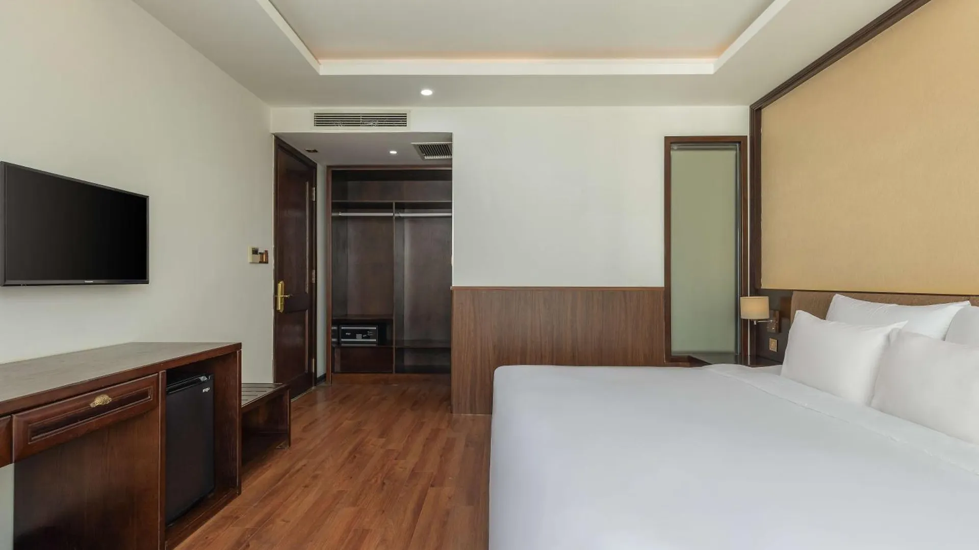 Palazzo Luxury Hotel Da Nang 4*,  Vietnam